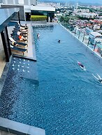 Central Pattaya - Infinity Pool Condo Pattaya View
