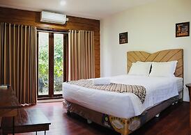 GIRI TENGAH RESORT BOROBUDUR
