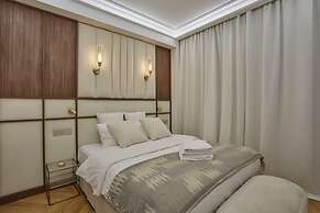 Superb AC Apartment Roosevelt Saint Honore