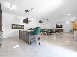 Villa Pool House Fancy