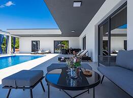 Villa Pool House Fancy
