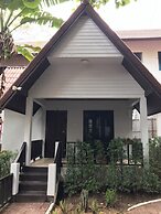 Tok Little Hut