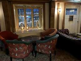 The Royal Oak Hotel