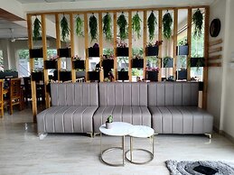 Yellow Sapphire Hotel Hitech City