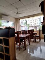 Yellow Sapphire Hotel Hitech City
