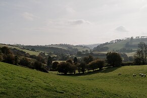 Holwell Farmhouse