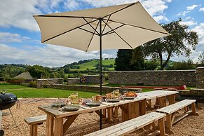 Holwell Farmhouse