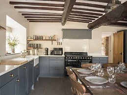 Holwell Farmhouse