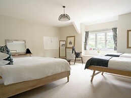 Holwell Farmhouse