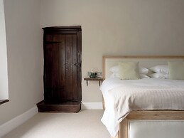 Holwell Farmhouse