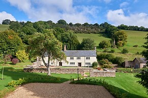 Holwell Farmhouse