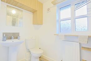 Manchester 3-beds, Sleeps 6 With On-site Parking
