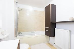 Manchester 3-beds, Sleeps 6 With On-site Parking