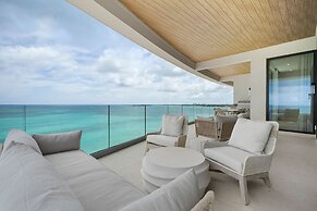 Aqualina 1001 in Nassau