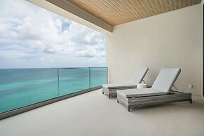Aqualina 1001 in Nassau