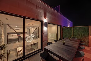CLUBHAUS Hotel