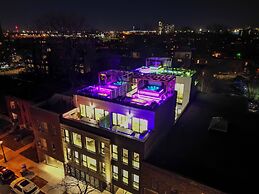 CLUBHAUS Hotel
