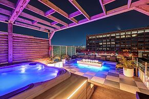 CLUBHAUS Hotel