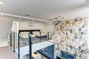 CLUBHAUS Hotel