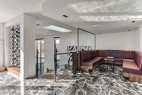 CLUBHAUS Hotel