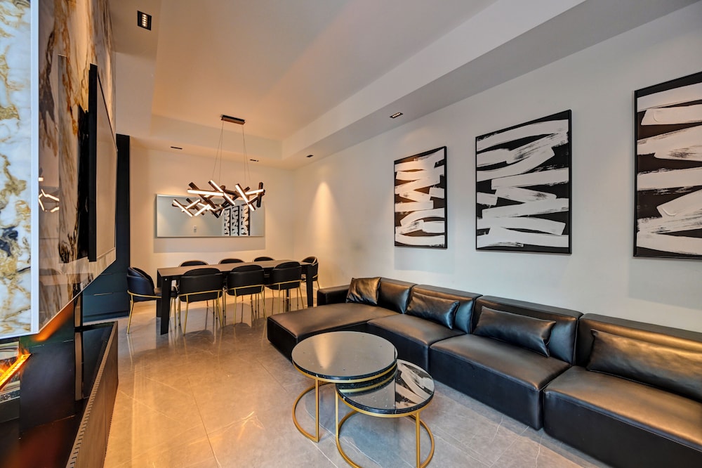 CLUBHAUS Hotel