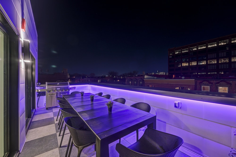 CLUBHAUS Hotel