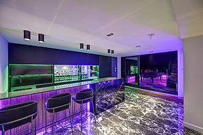 CLUBHAUS Hotel