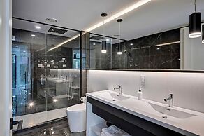 CLUBHAUS Hotel