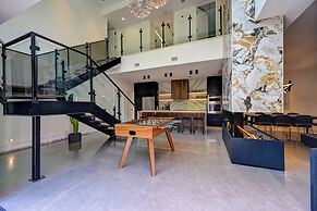 CLUBHAUS Hotel