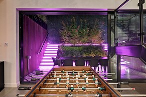 CLUBHAUS Hotel