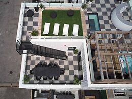 CLUBHAUS Hotel