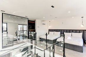 CLUBHAUS Hotel