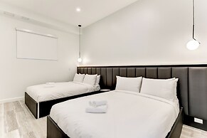 CLUBHAUS Hotel