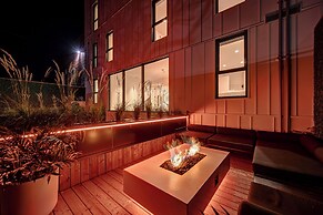 CLUBHAUS Hotel