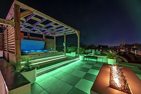 CLUBHAUS Hotel