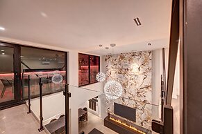 CLUBHAUS Hotel
