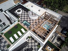 CLUBHAUS Hotel