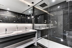 CLUBHAUS Hotel
