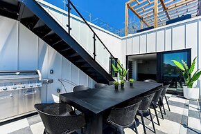 CLUBHAUS Hotel