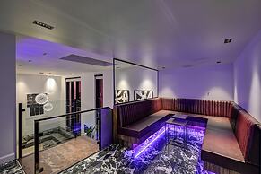 CLUBHAUS Hotel