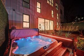 CLUBHAUS Hotel
