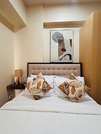 A Dreamy & Elegant Studio