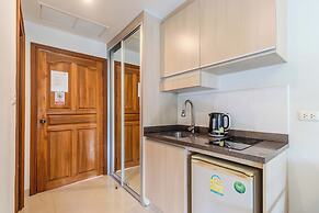 1BR with Pool &Gym Prime Location C233