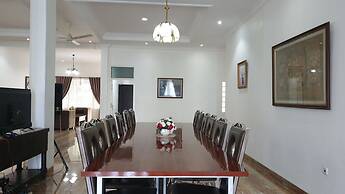 Aries Biru Hotel & Villa