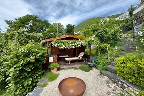 Locarno Area: Quiet Lake View Escape 2