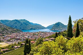 Locarno Area: Quiet Lake View Escape 2