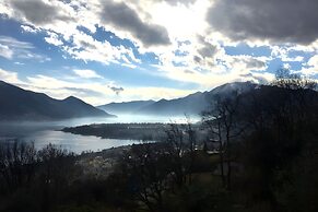 Locarno Area: Quiet Lake View Escape 2
