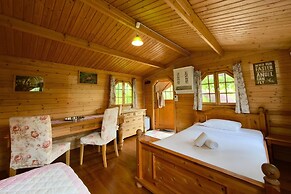 Locarno Area: Quiet Lake View Escape 2