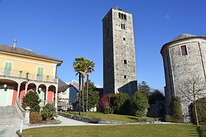 Locarno Area: Quiet Lake View Escape 2