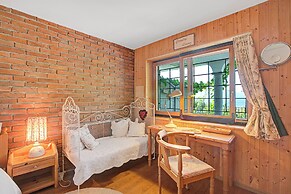 Locarno Area: Quiet Lake View Escape 1